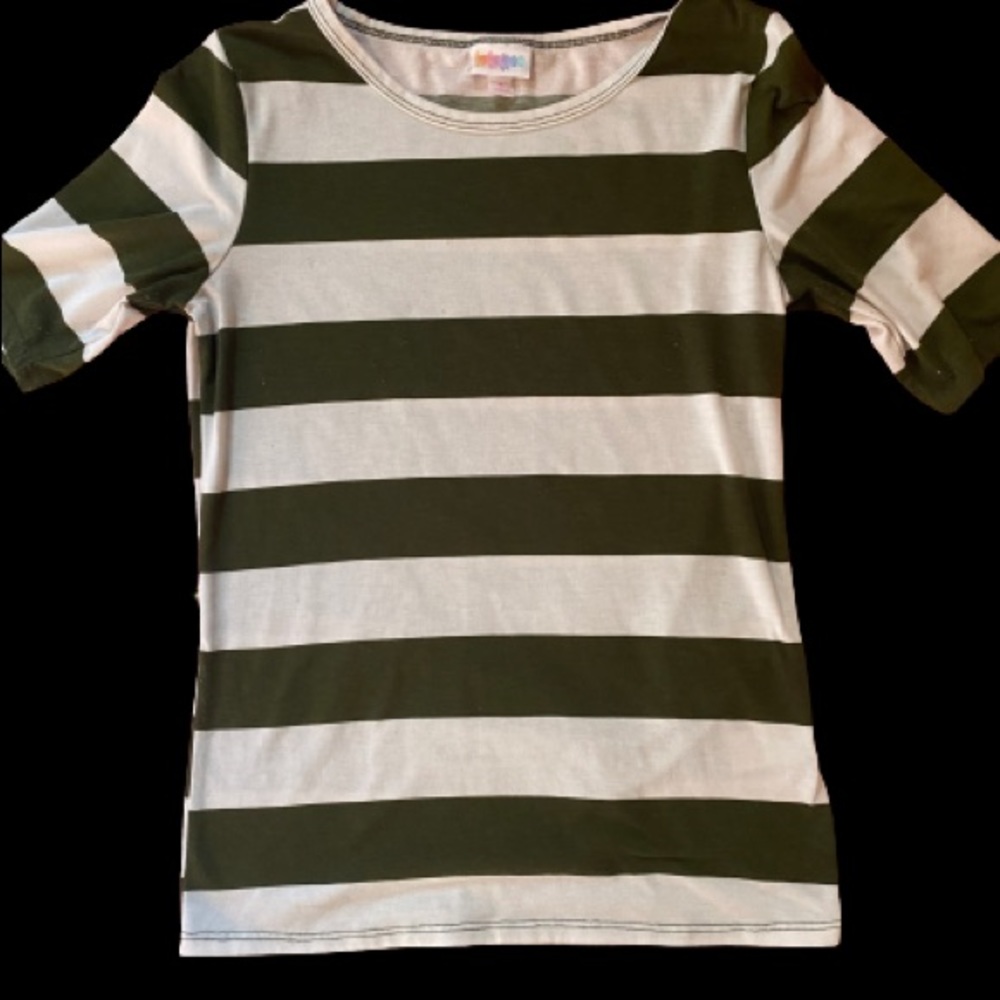 Small LuLaRoe randy tee!